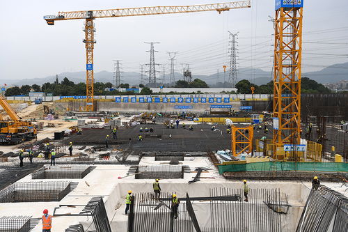 深圳復(fù)工復(fù)產(chǎn)駛?cè)肟燔嚨?重點建設(shè)工程全面加速